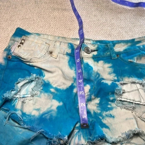 Ardene Turquoise & Pink Denim Shorts. Size 1 - Picture 7 of 8